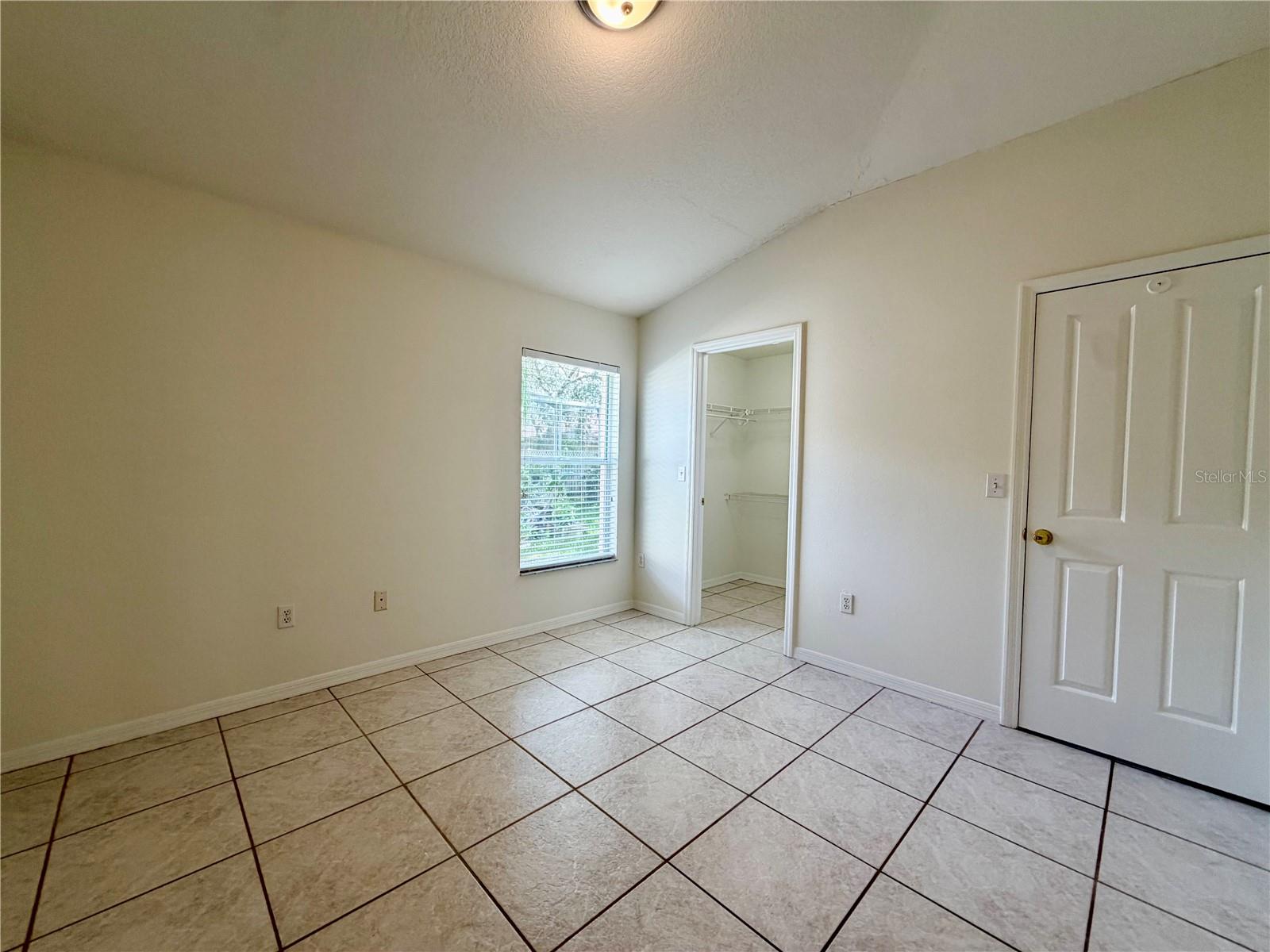 9427 HUNTERS POND DR — photo 15