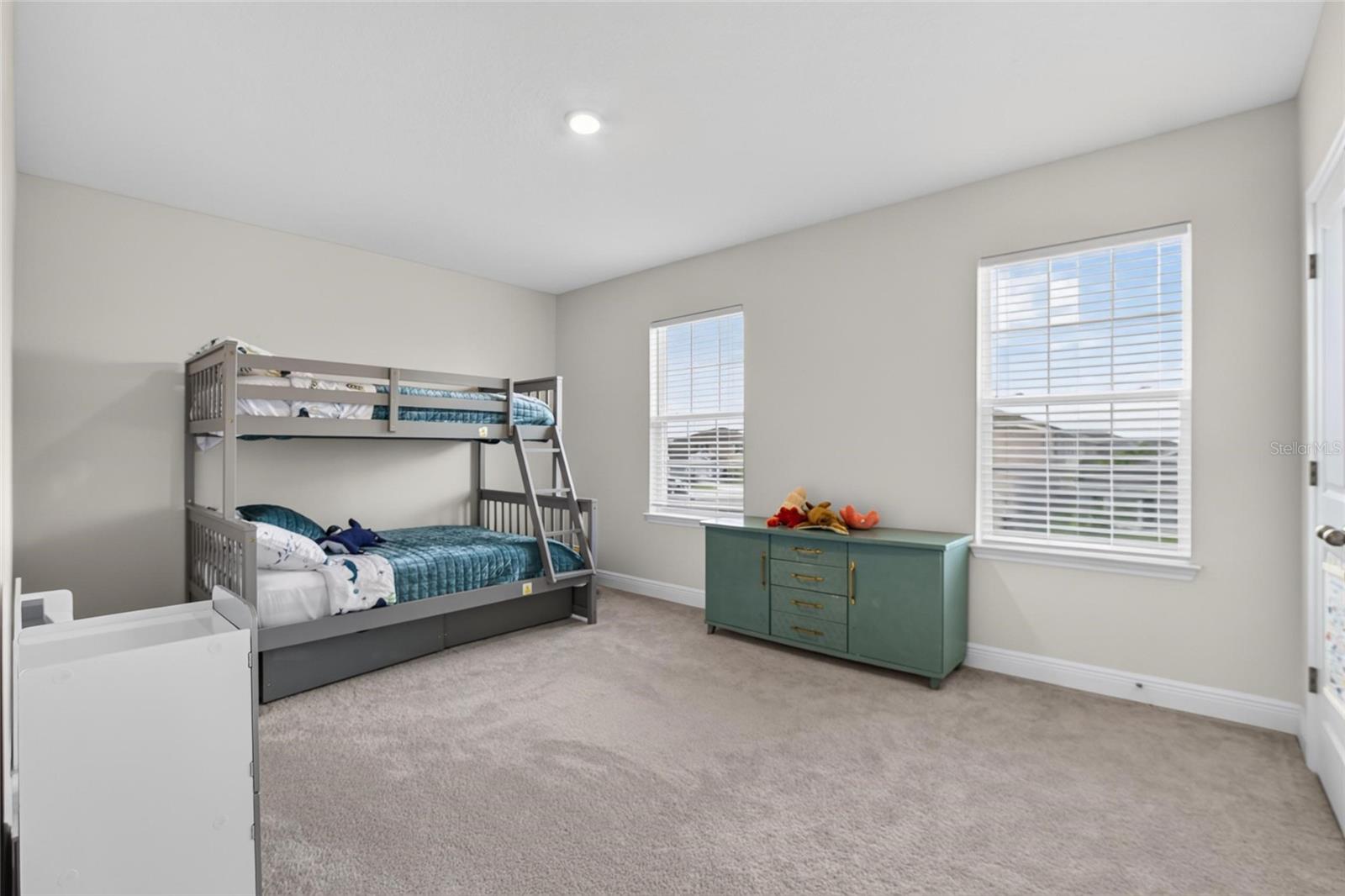 5633 HAWKS CAY ST — photo 37