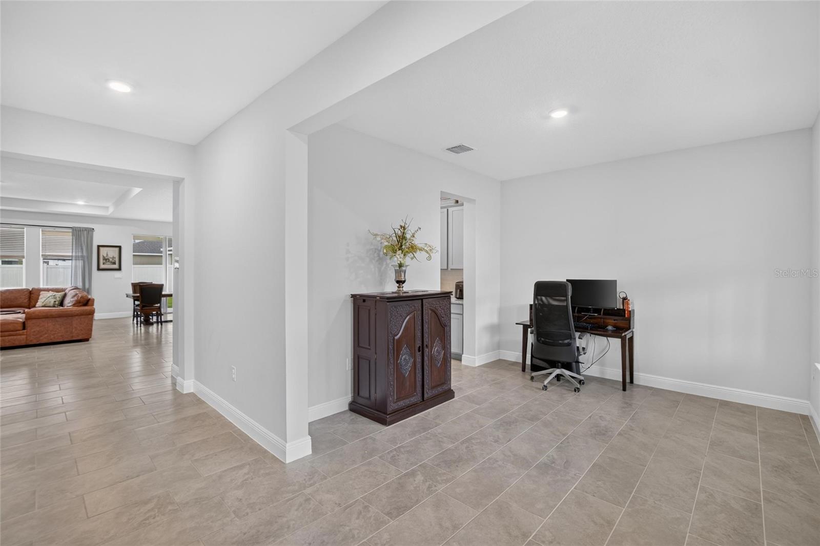 5633 HAWKS CAY ST — photo 6