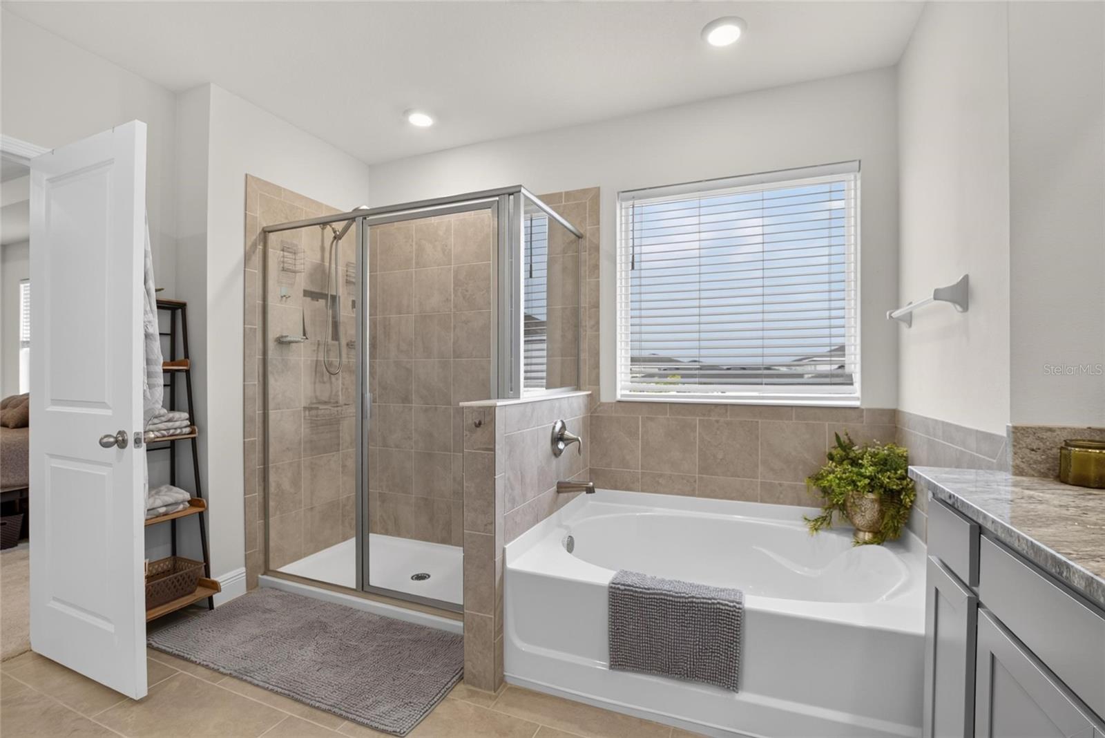 5633 HAWKS CAY ST — photo 29