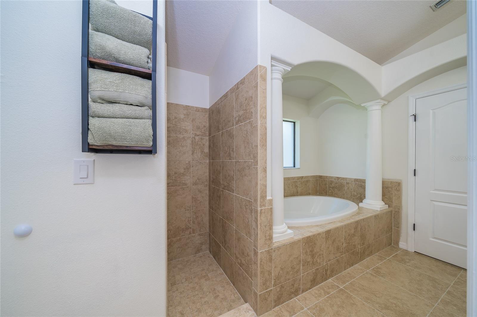 4907 POINTE O WOODS DR — photo 52