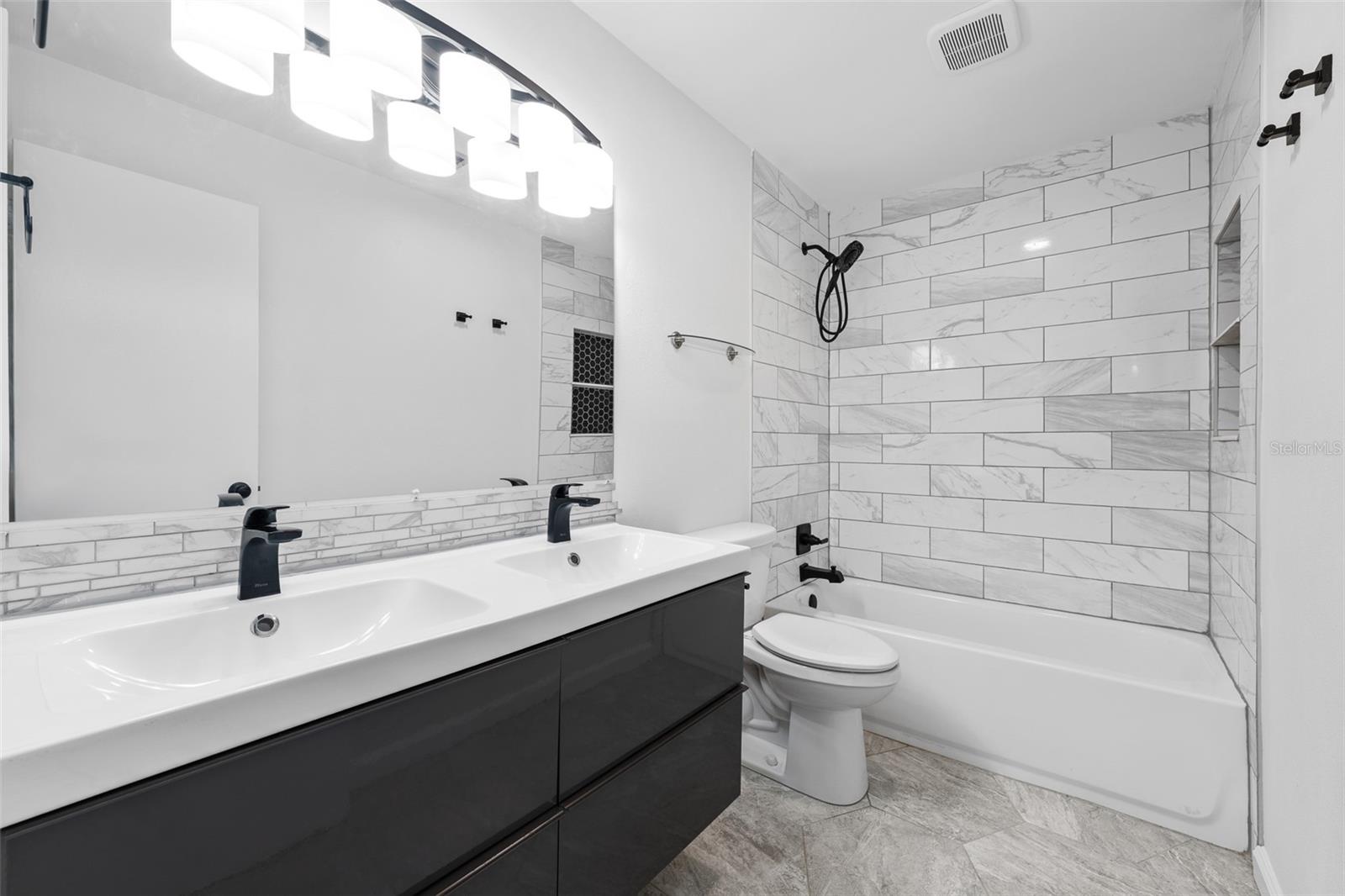 3812 N OAK DR #M72 — photo 12