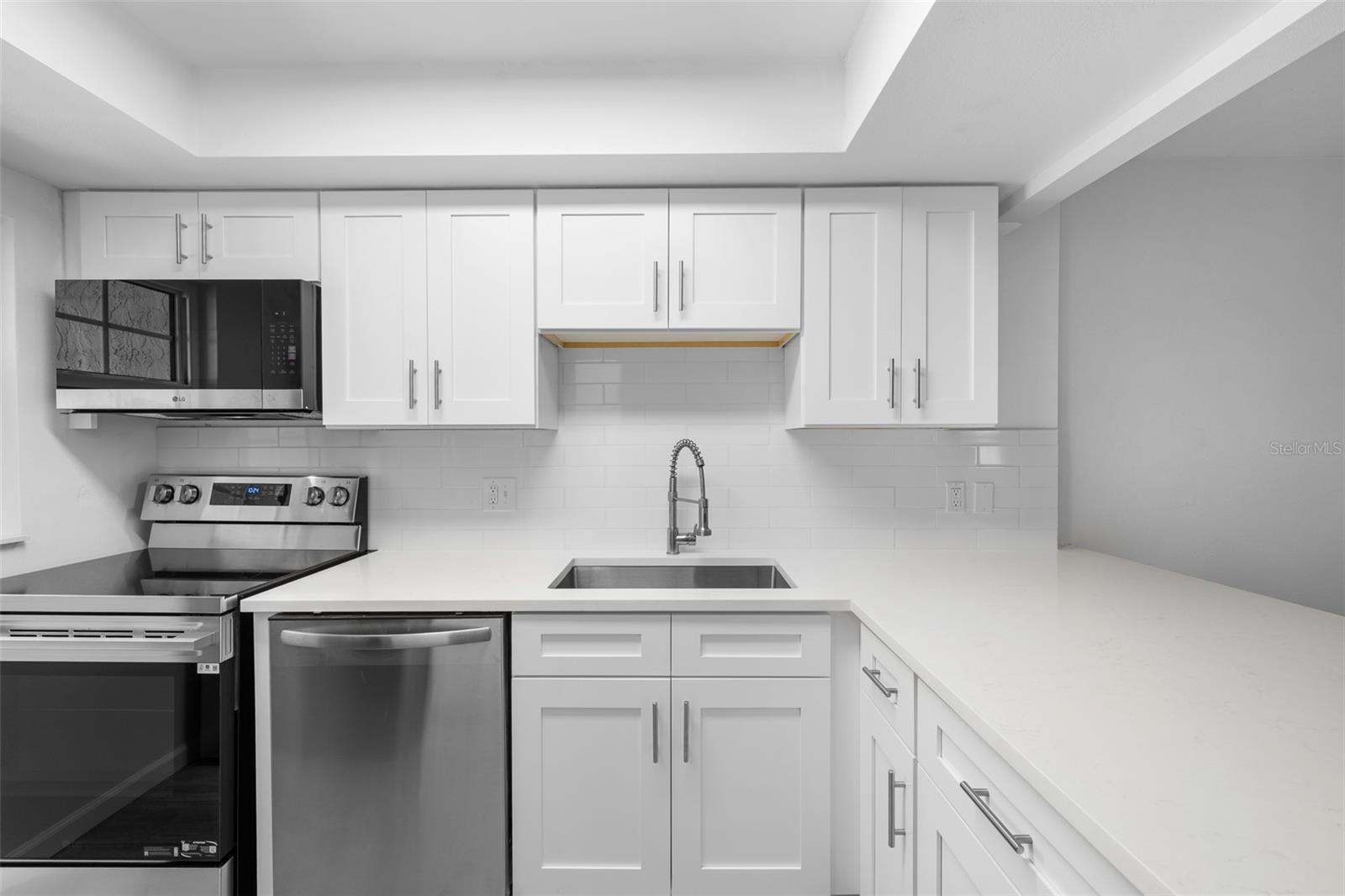 3812 N OAK DR #M72 — photo 8