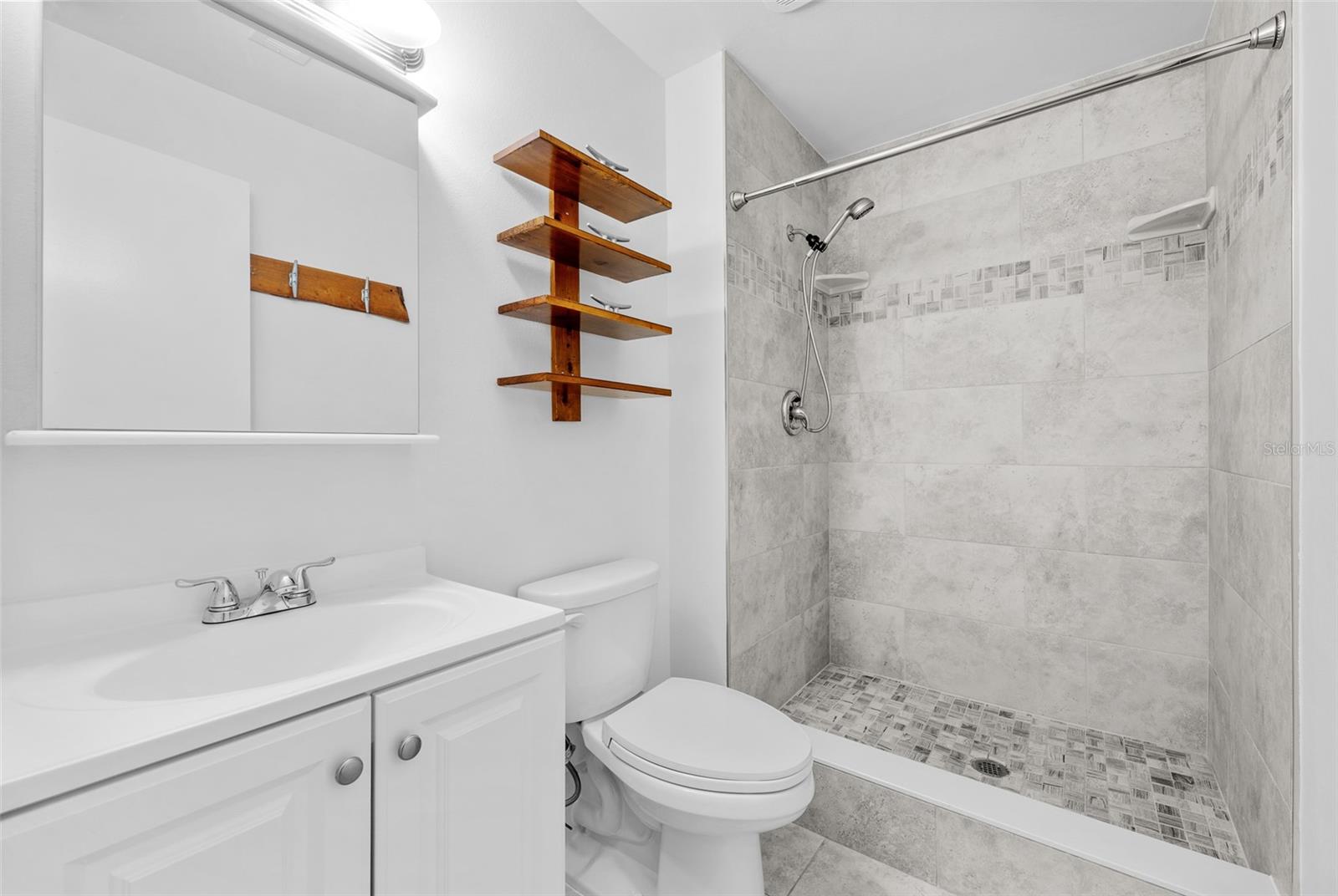 3812 N OAK DR #M72 — photo 16