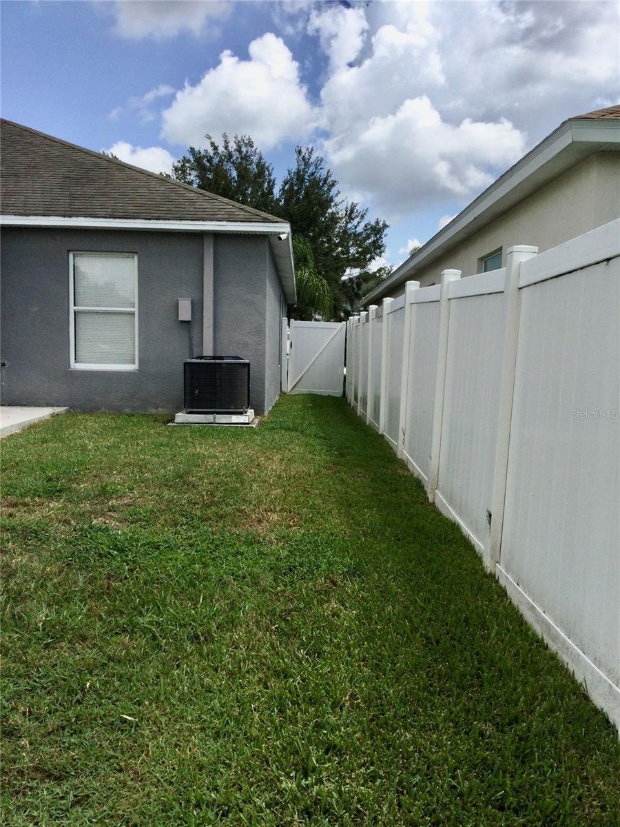 10728 SHADY PRESERVE DR — photo 11