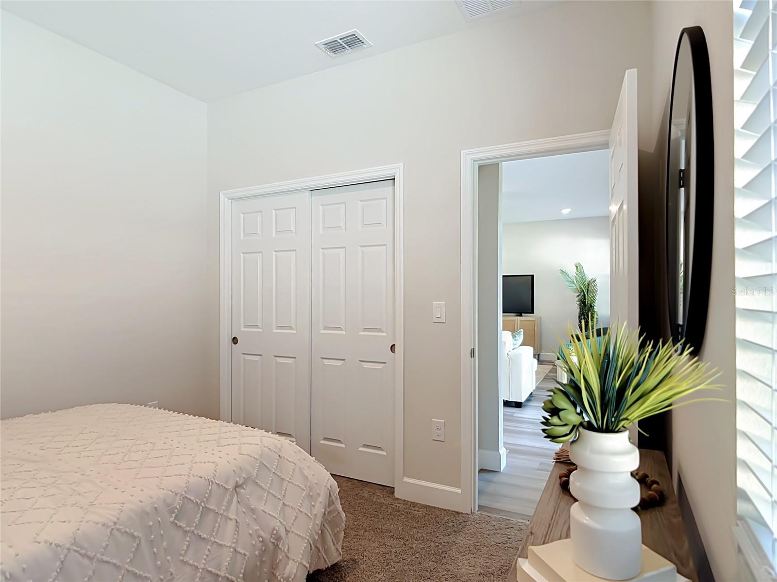 1459 N CHAMBERLAIN BLVD — photo 31