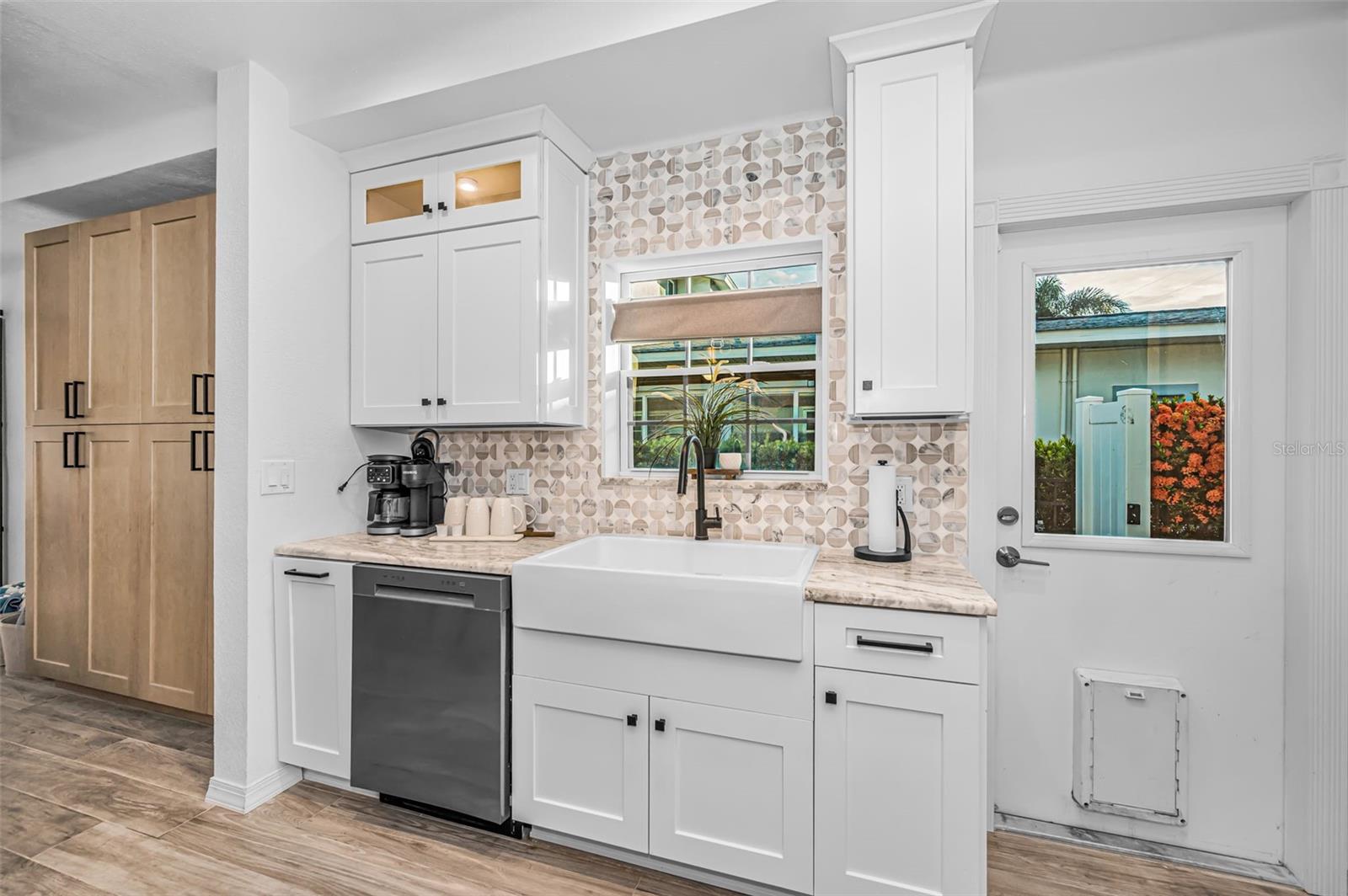 16353 REDINGTON DR — photo 25