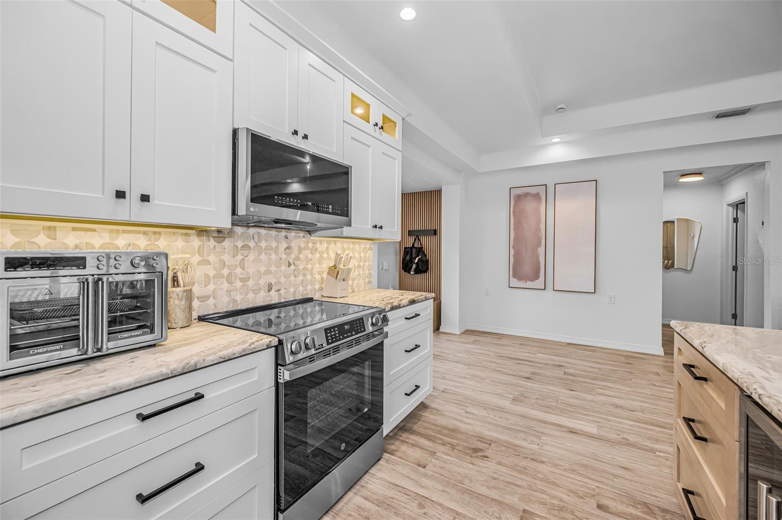 16353 REDINGTON DR — photo 27