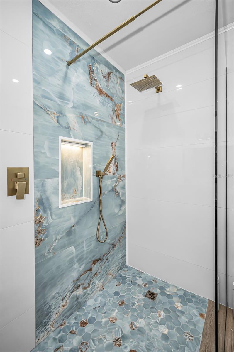 16353 REDINGTON DR — photo 55