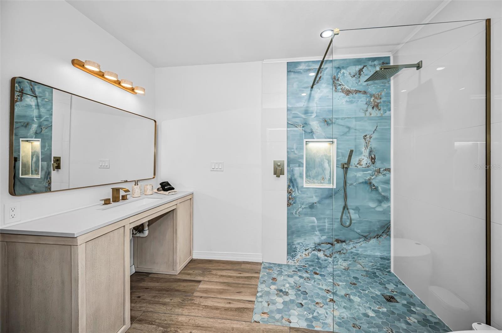 16353 REDINGTON DR — photo 54
