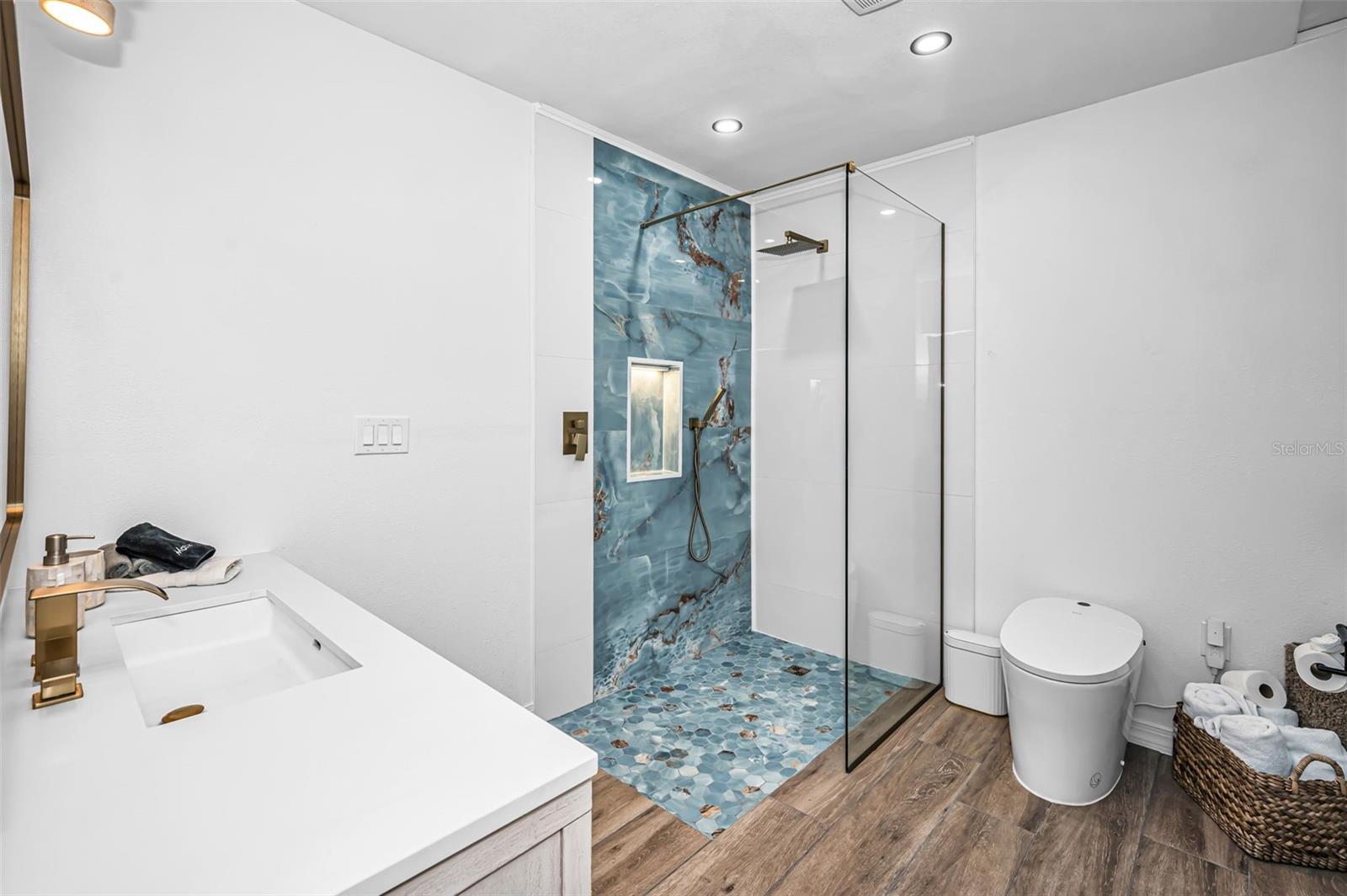 16353 REDINGTON DR — photo 56