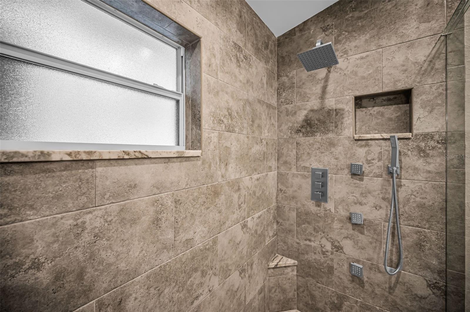 16353 REDINGTON DR — photo 40