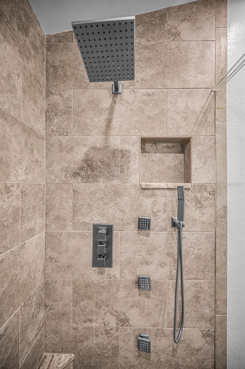 16353 REDINGTON DR — photo 41