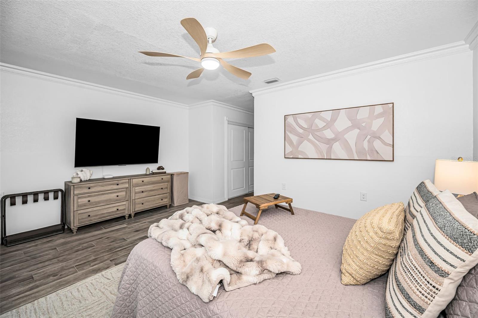 16353 REDINGTON DR — photo 36