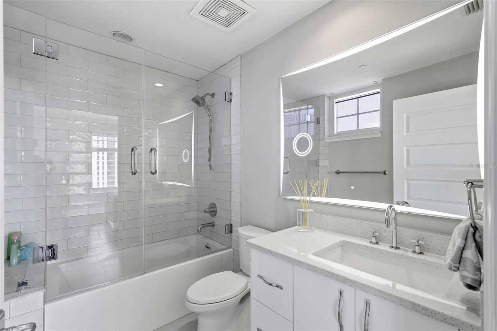100 BEACH DR NE #1900 — photo 22