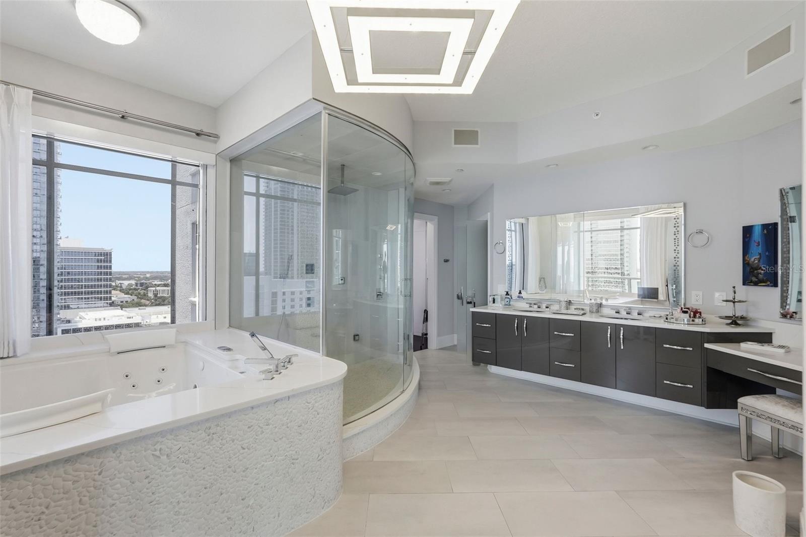 100 BEACH DR NE #1900 — photo 32