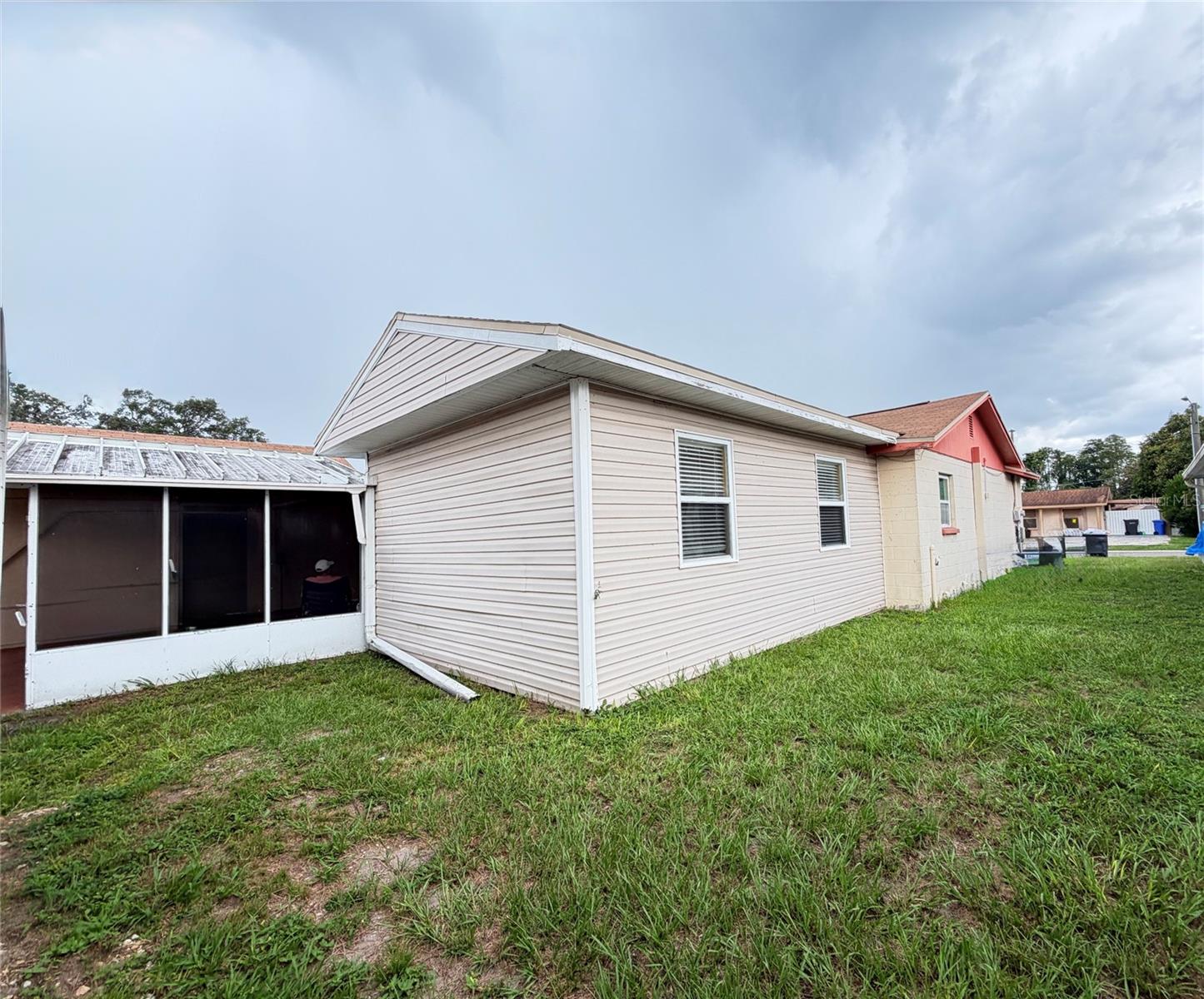 3306 W BURKE ST — photo 4