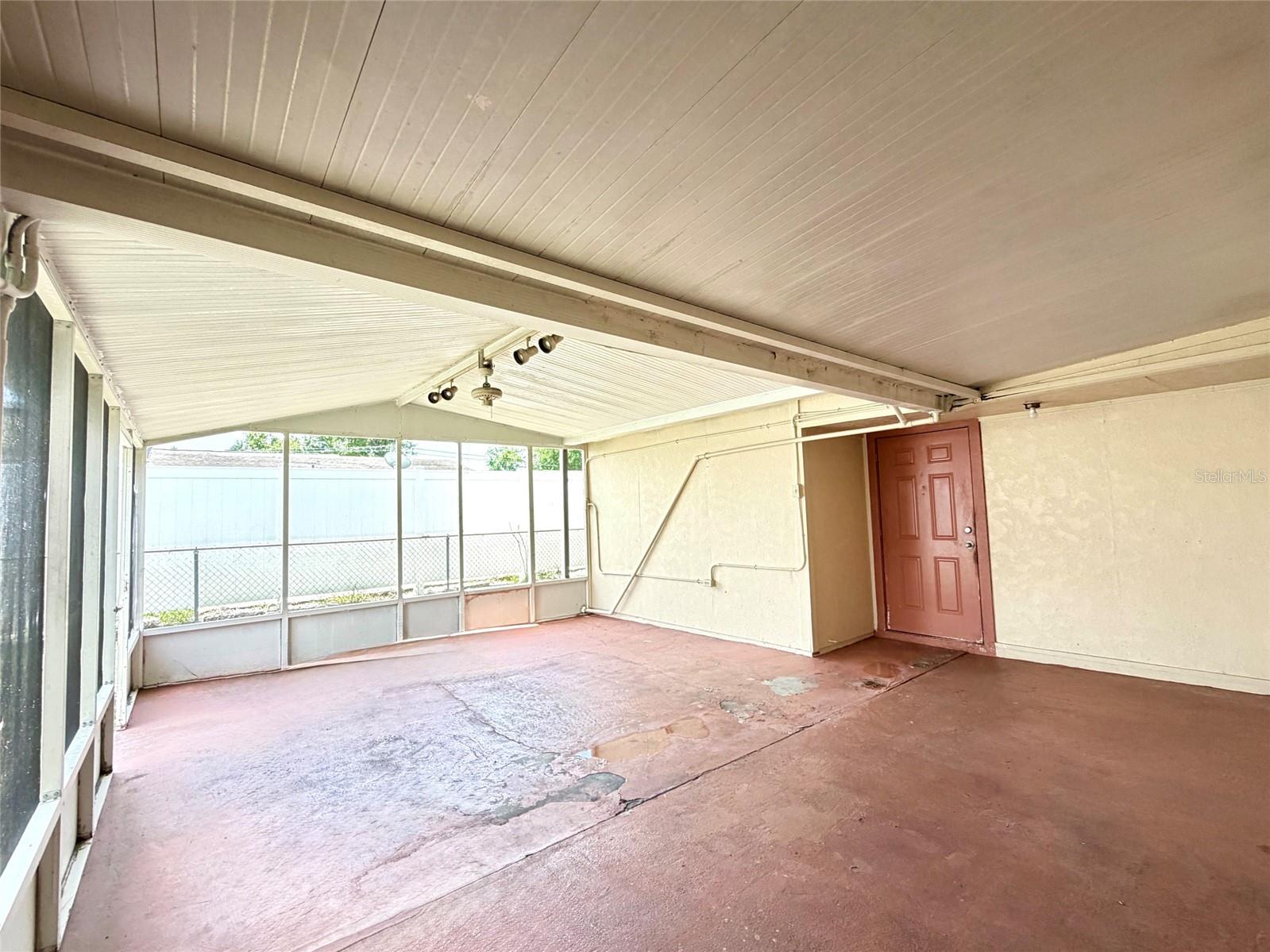 3306 W BURKE ST — photo 25