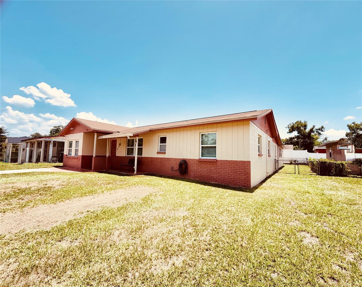 3306 W BURKE ST — photo 3