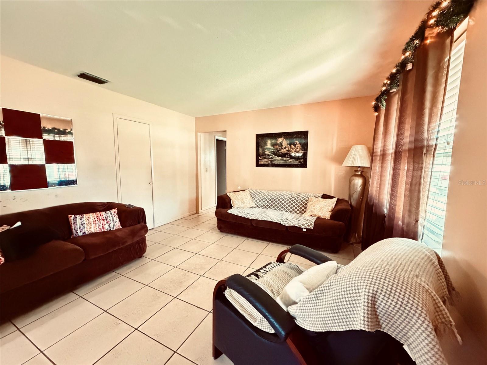 3306 W BURKE ST — photo 11