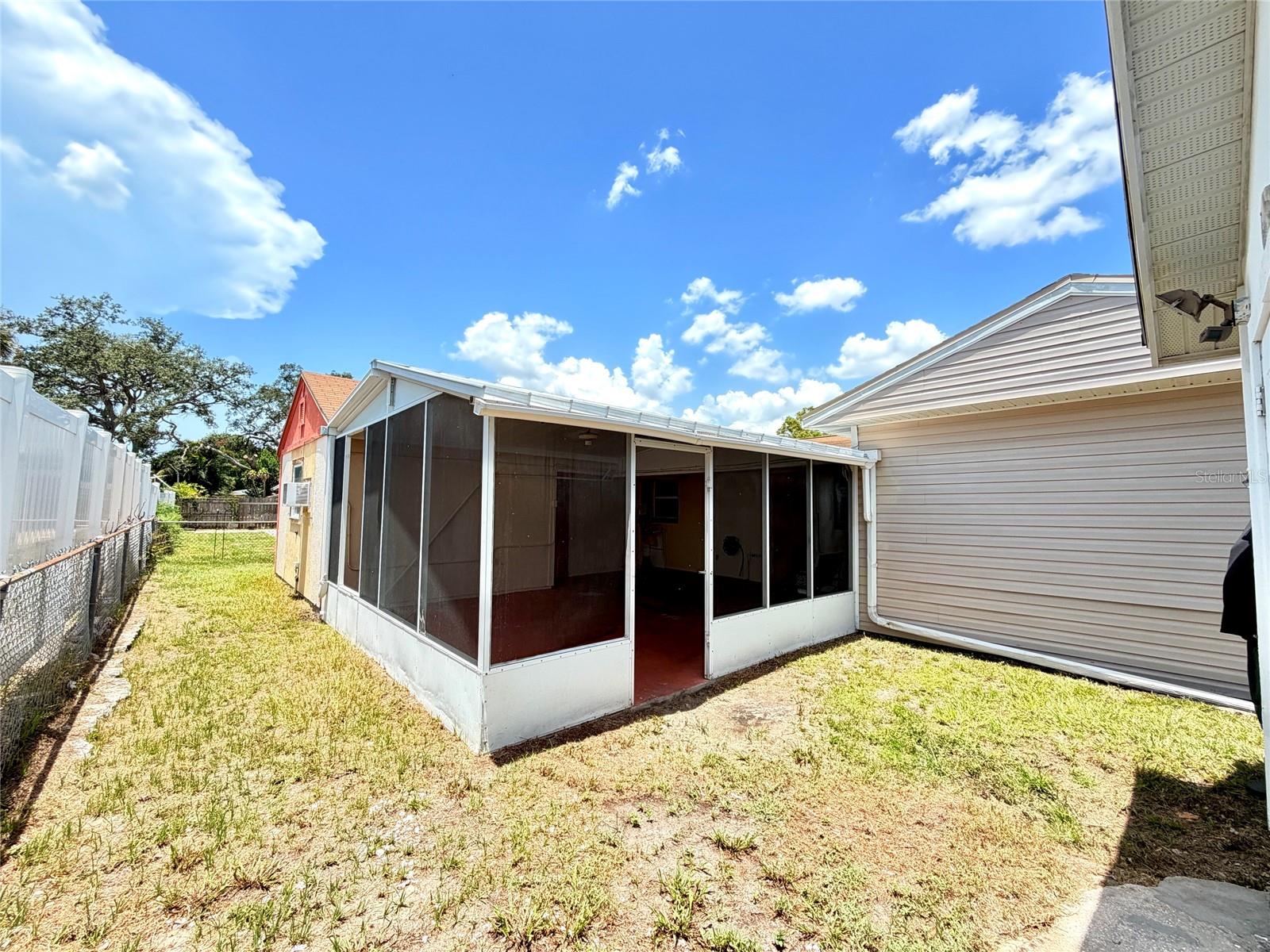 3306 W BURKE ST — photo 5