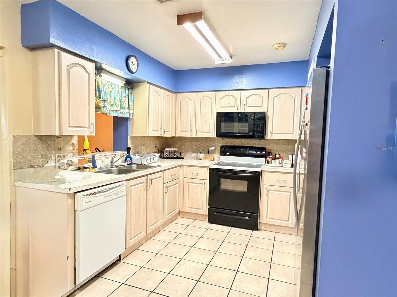 3306 W BURKE ST — photo 17