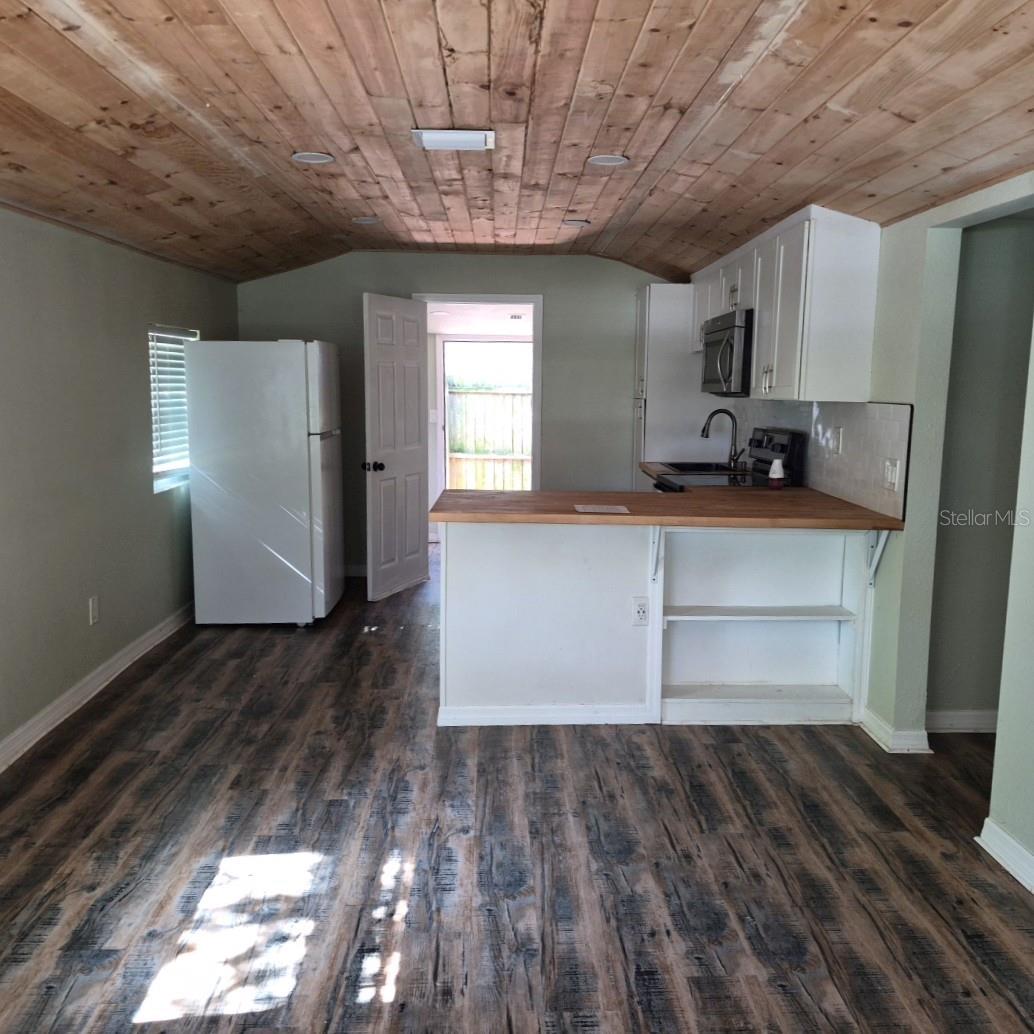 7409 RHODE ISLAND DR — photo 8