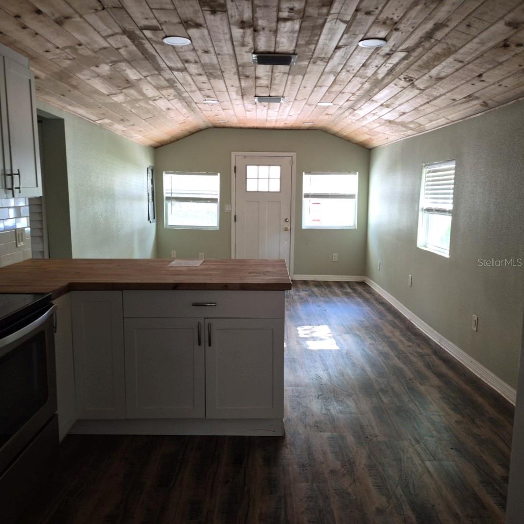 7409 RHODE ISLAND DR — photo 9