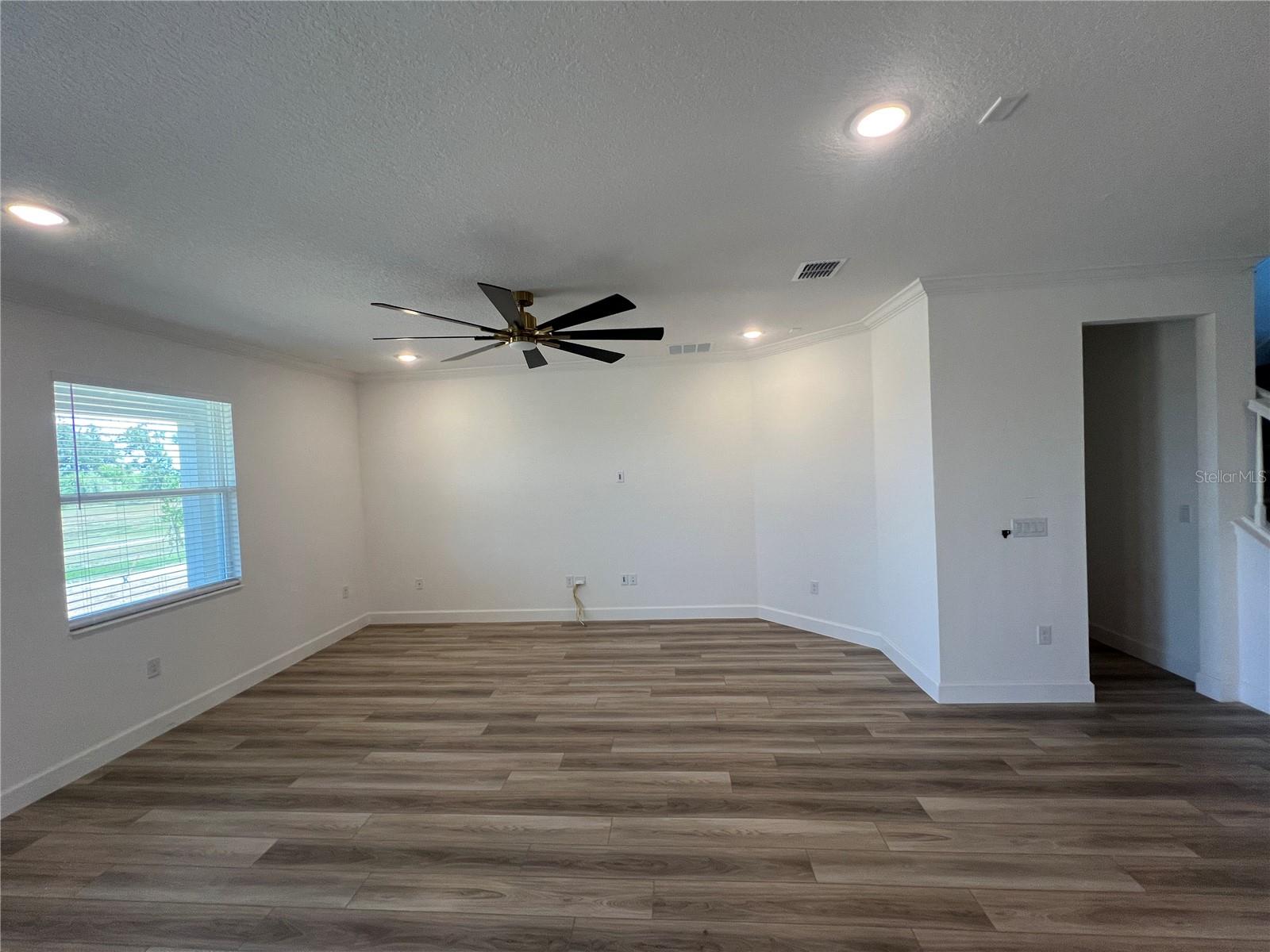 931 SIGNET DR — photo 6