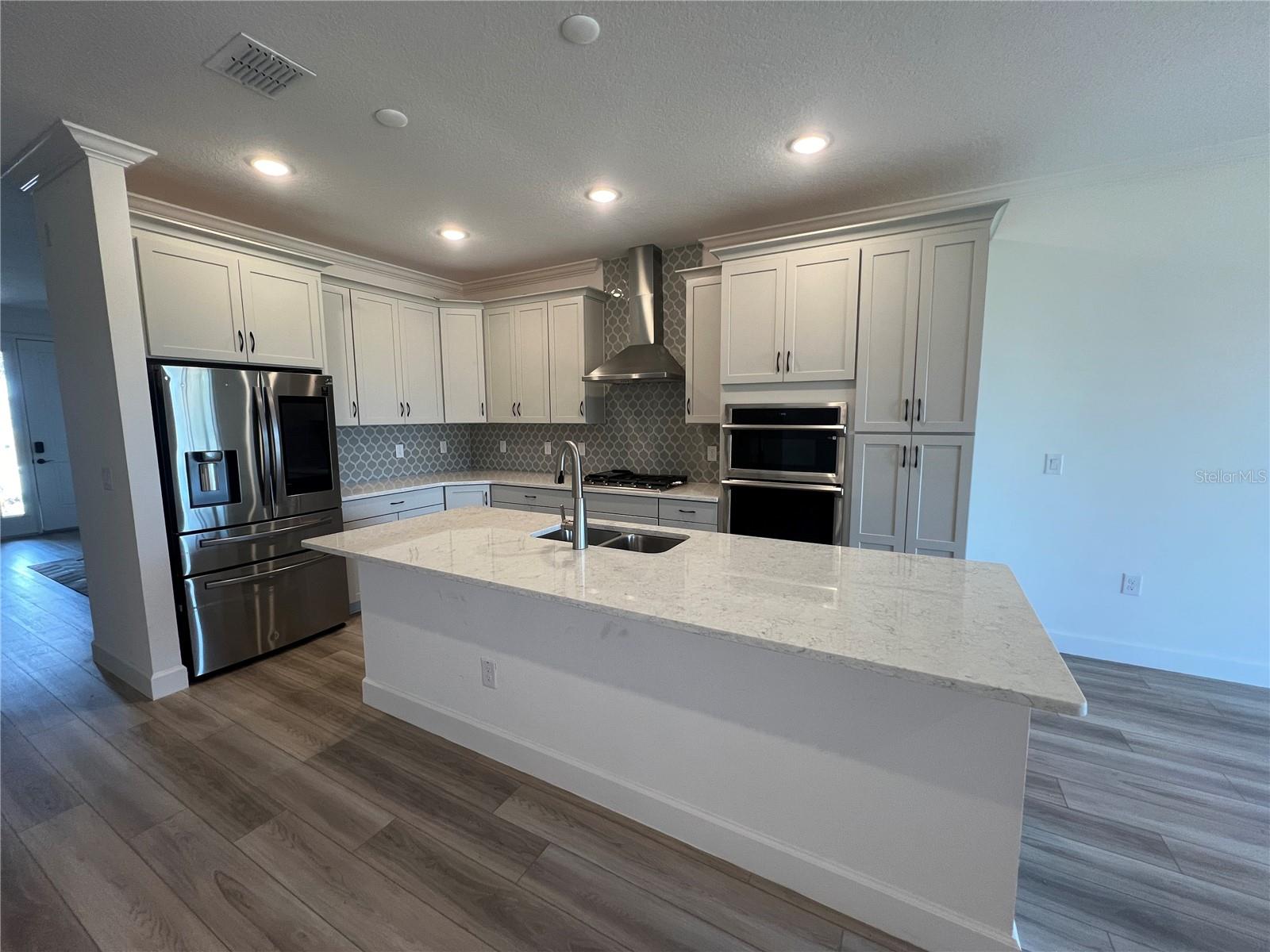 931 SIGNET DR — photo 2