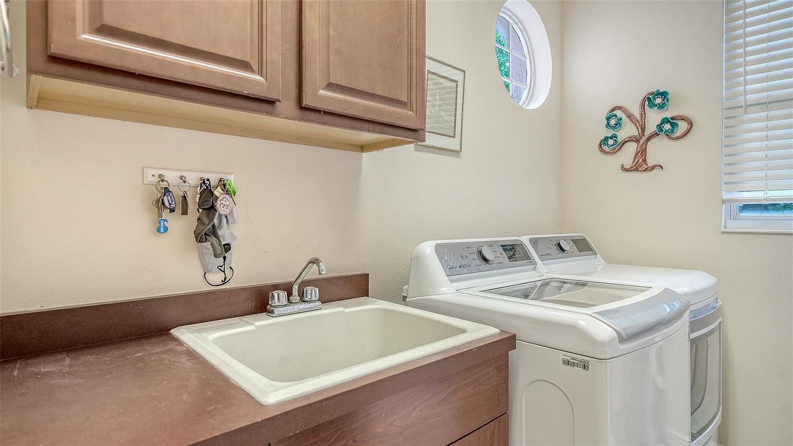 657 HALYARD LN — photo 23