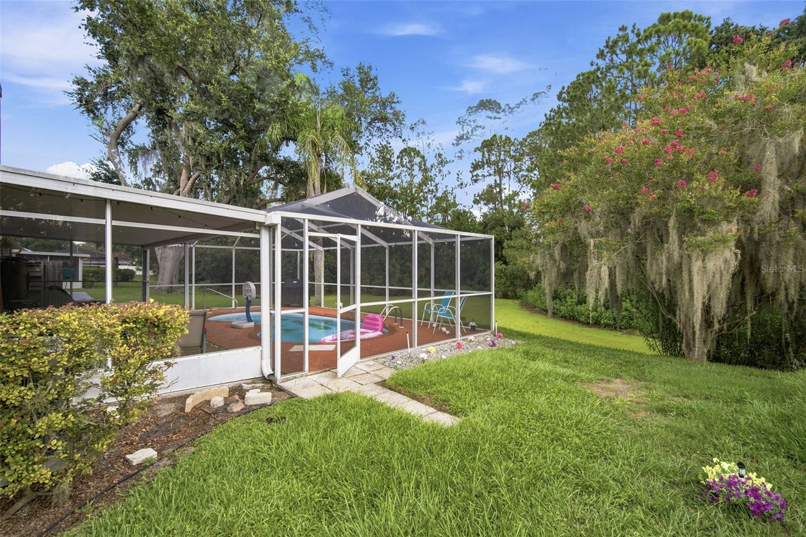 1014 HARDWOOD DR — photo 35