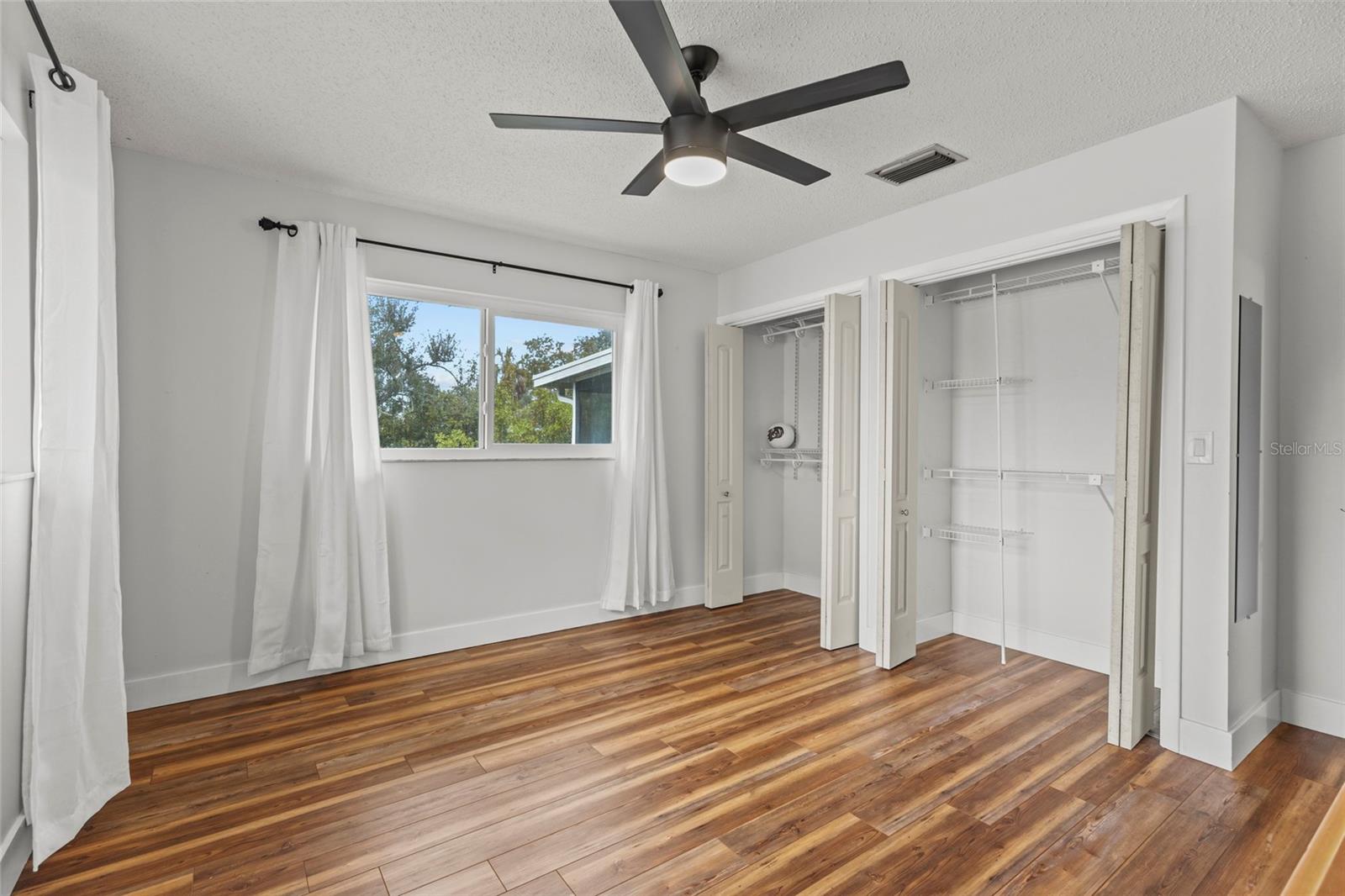 611 LEONA AVE — photo 13