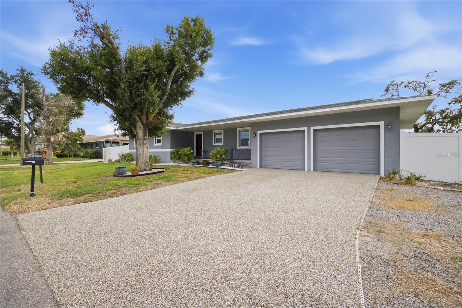 611 LEONA AVE — photo 34