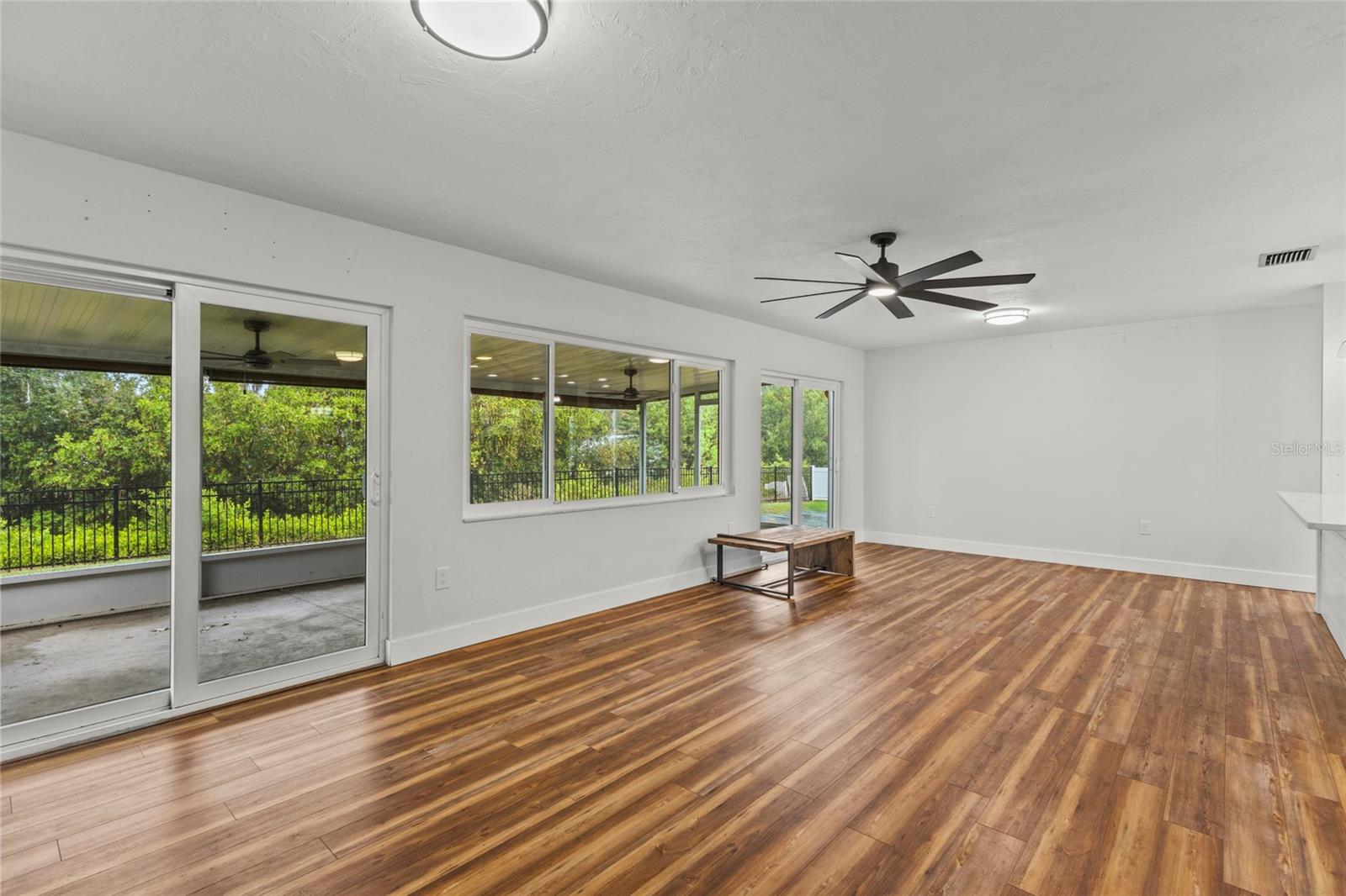 611 LEONA AVE — photo 19