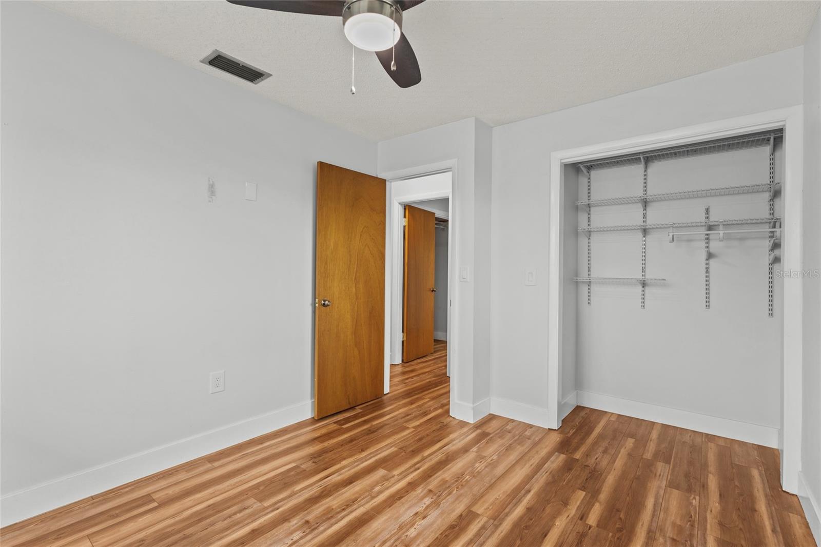 611 LEONA AVE — photo 18