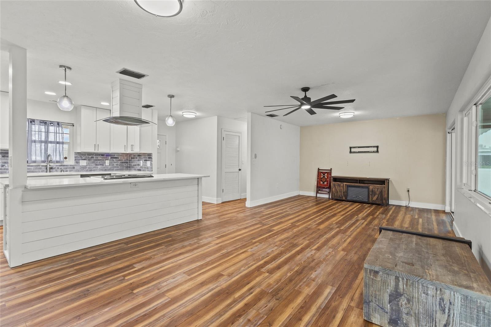 611 LEONA AVE — photo 2