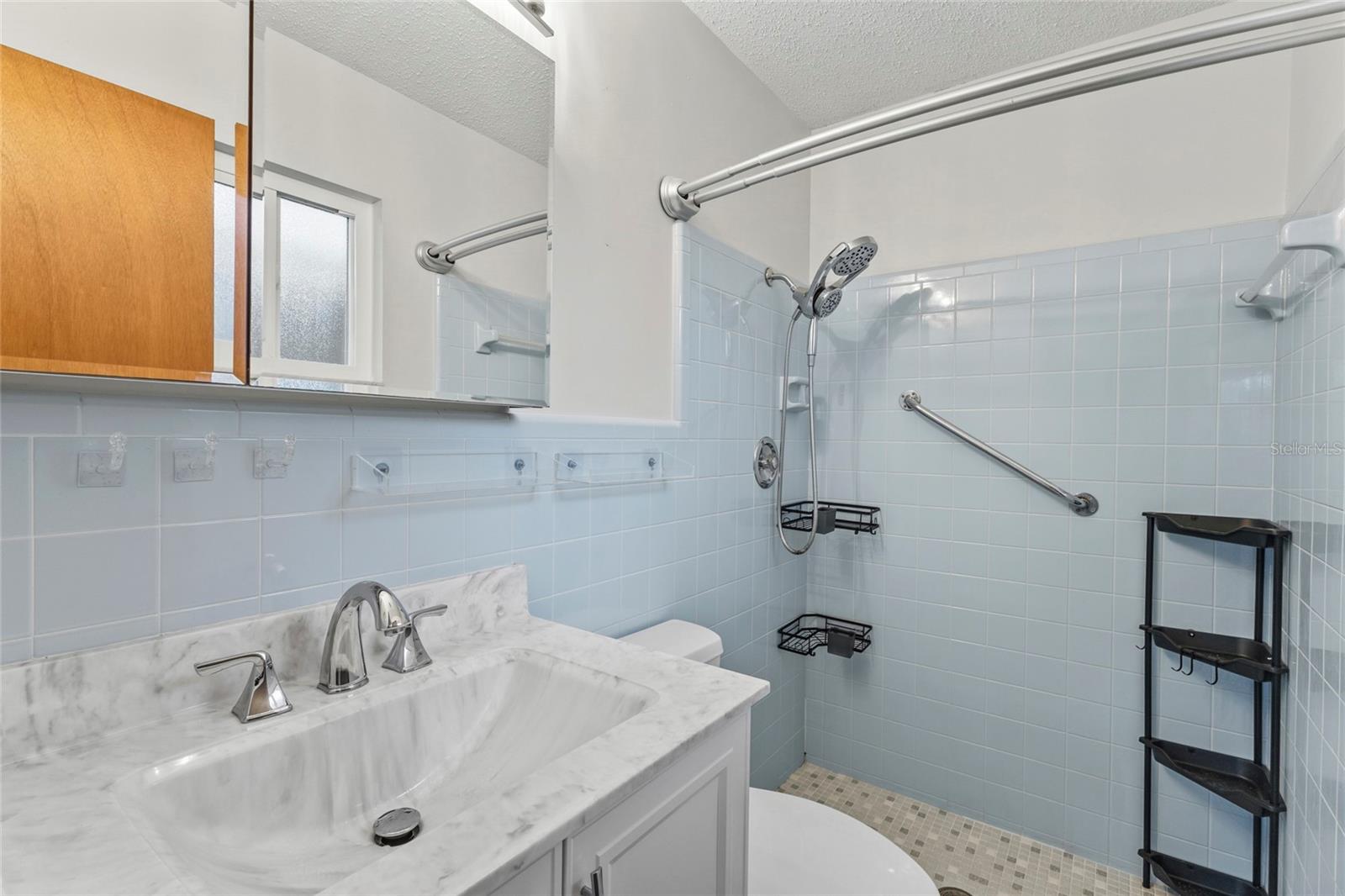 611 LEONA AVE — photo 12