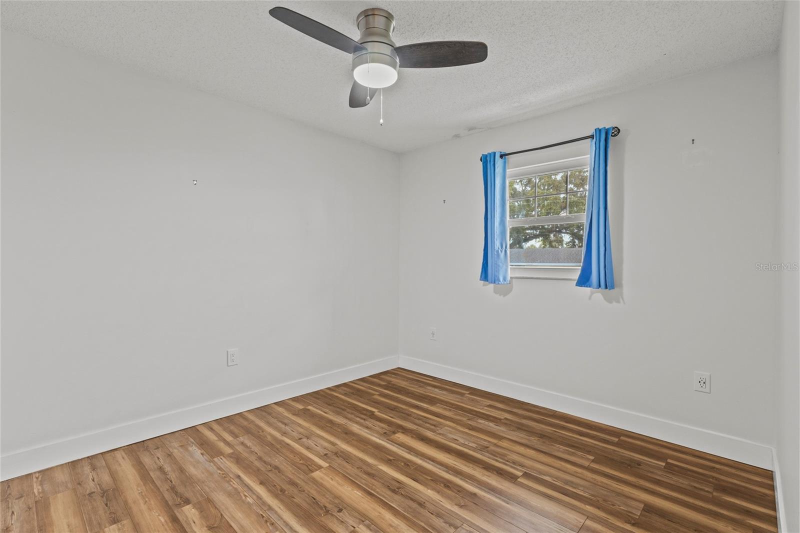 611 LEONA AVE — photo 14