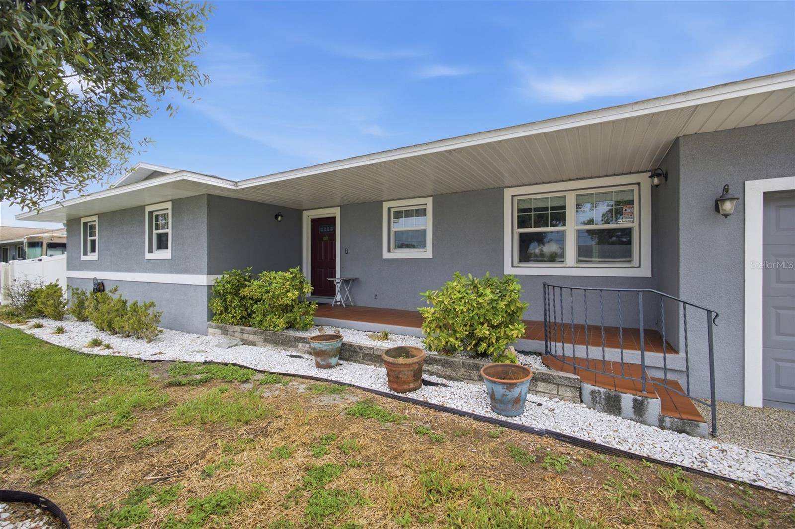 611 LEONA AVE — photo 33