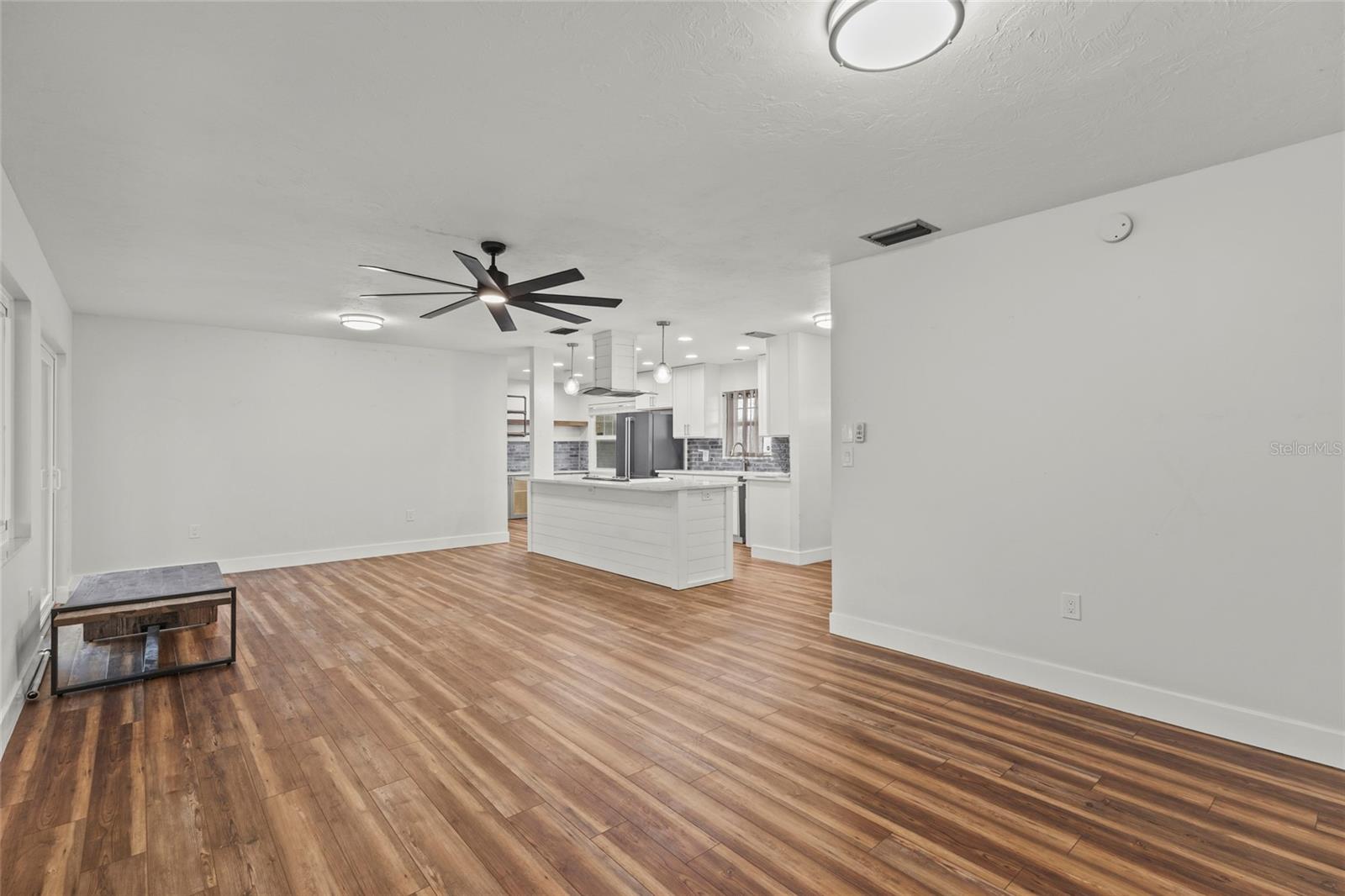 611 LEONA AVE — photo 20