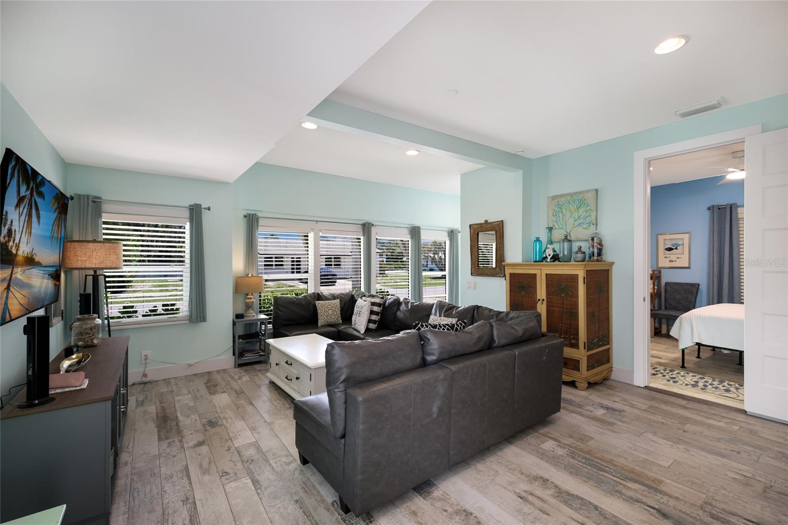 504 SPRING AVE — photo 10
