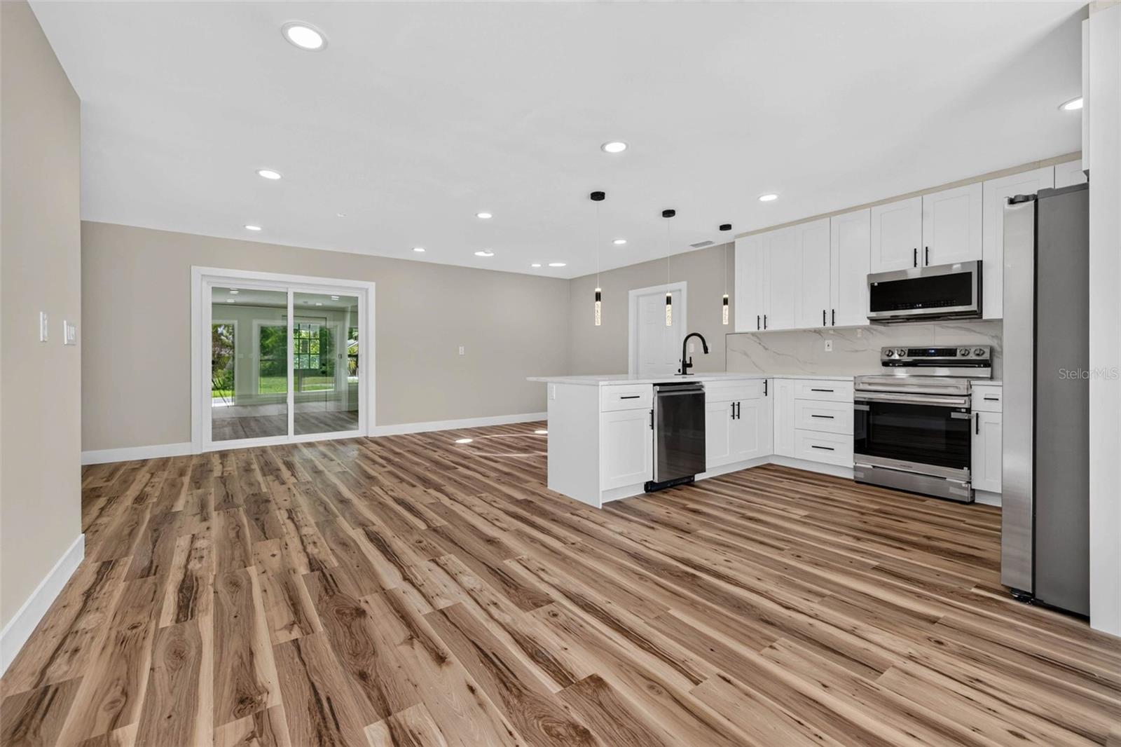 1524 CARSON CIR NE — photo 6