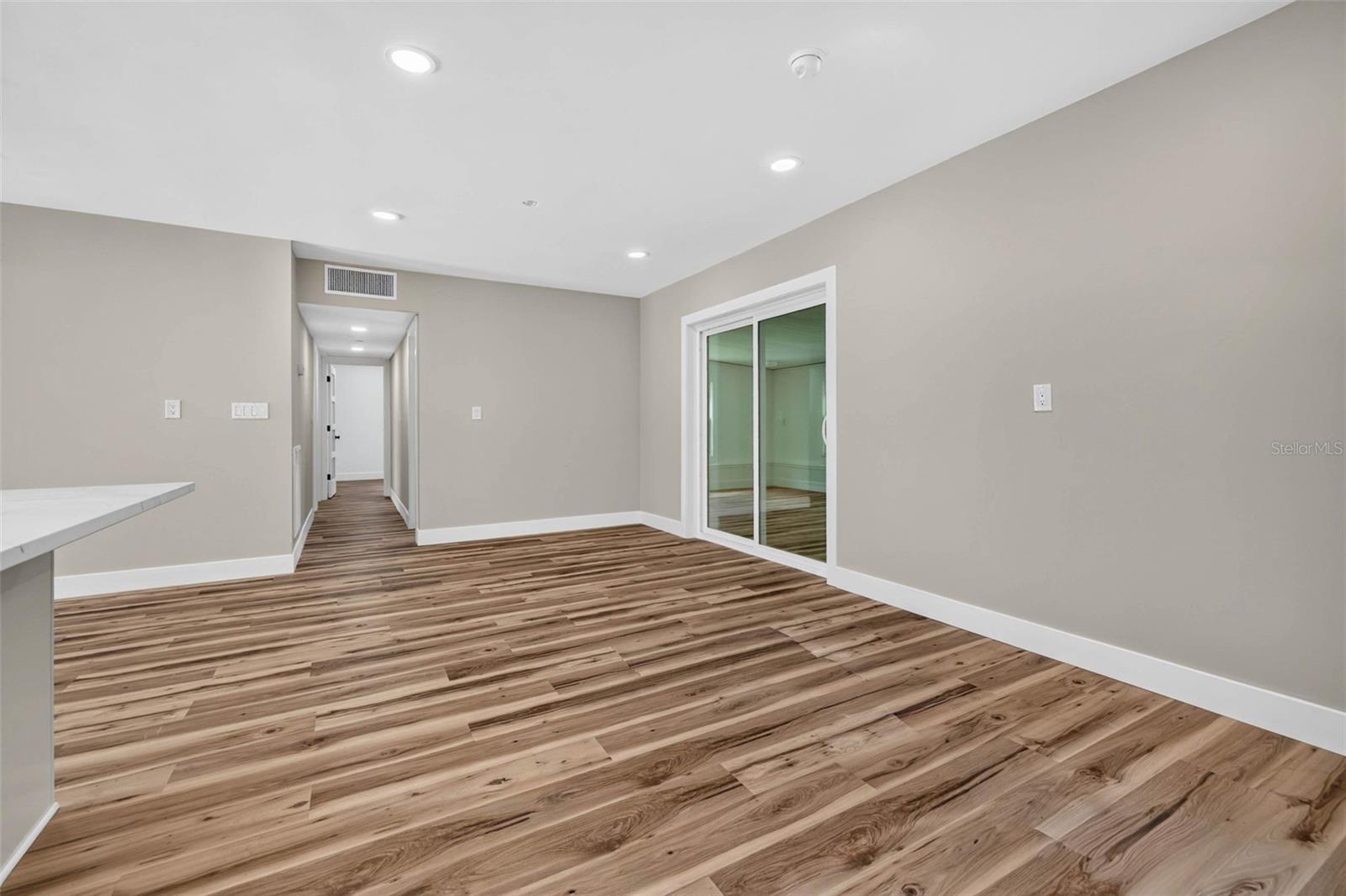 1524 CARSON CIR NE — photo 16