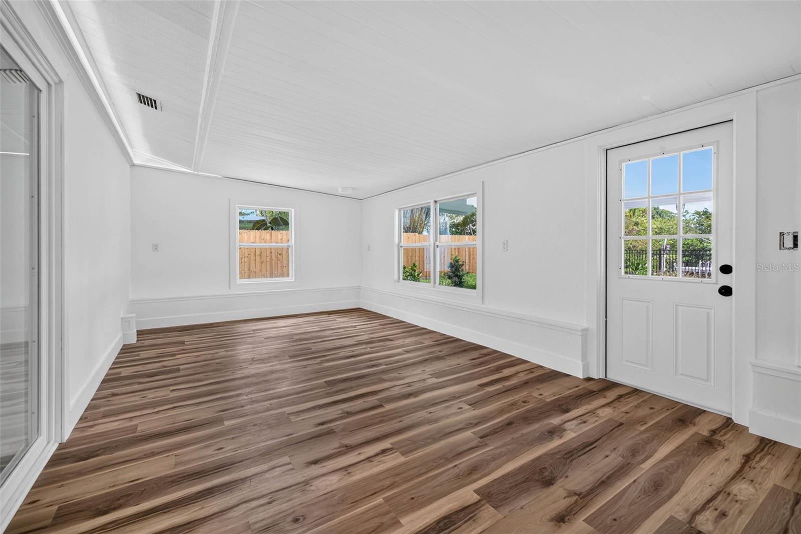 1524 CARSON CIR NE — photo 18
