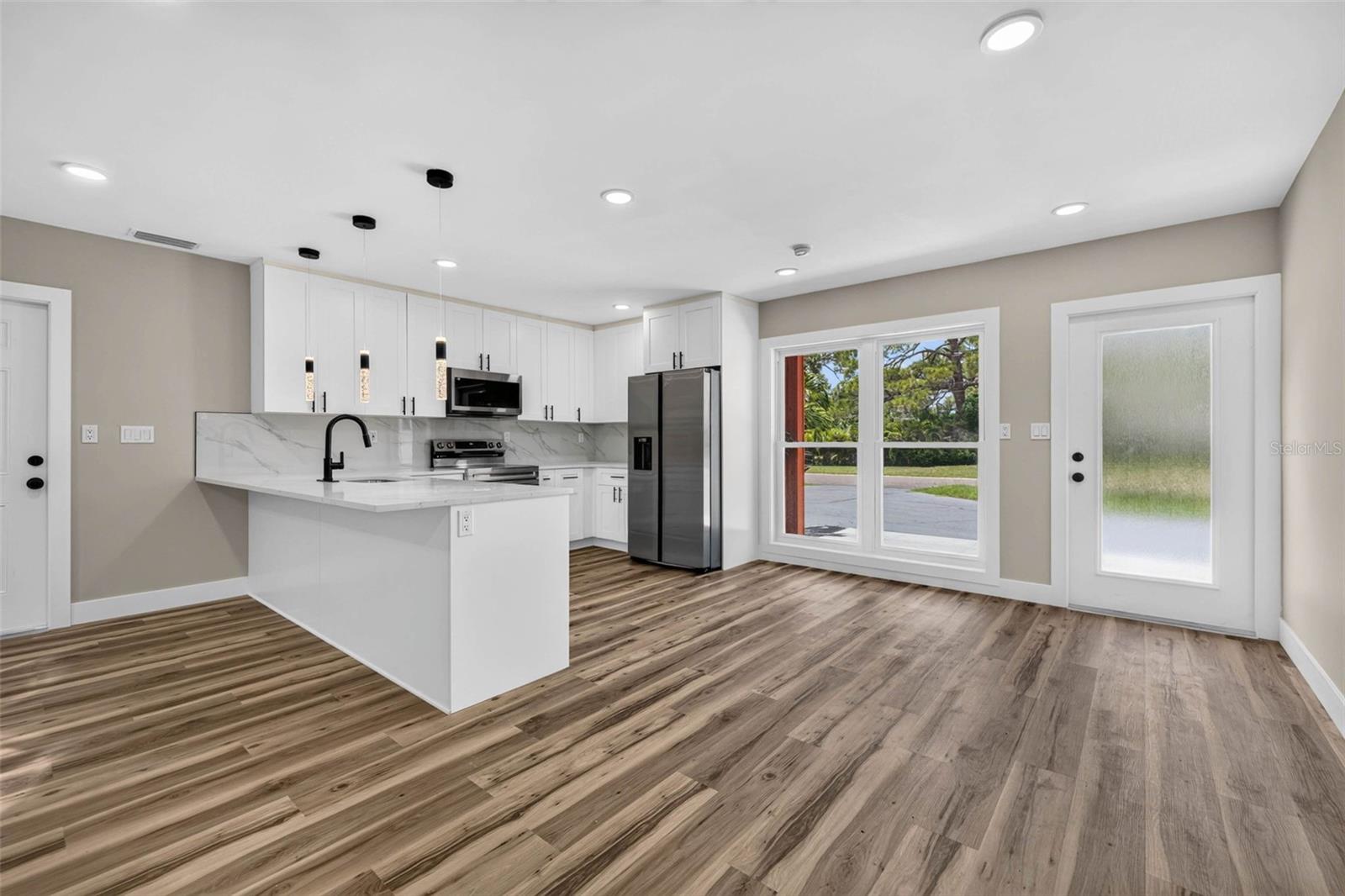 1524 CARSON CIR NE — photo 13
