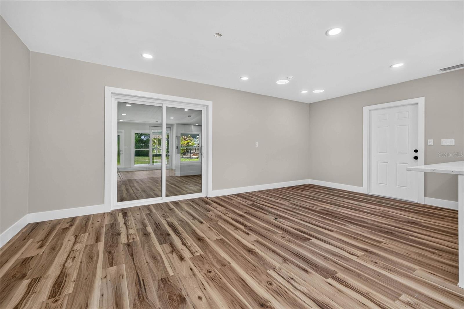 1524 CARSON CIR NE — photo 14