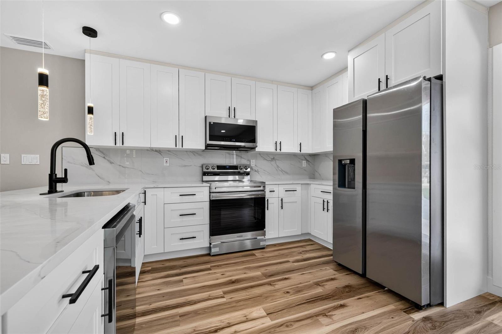 1524 CARSON CIR NE — photo 8