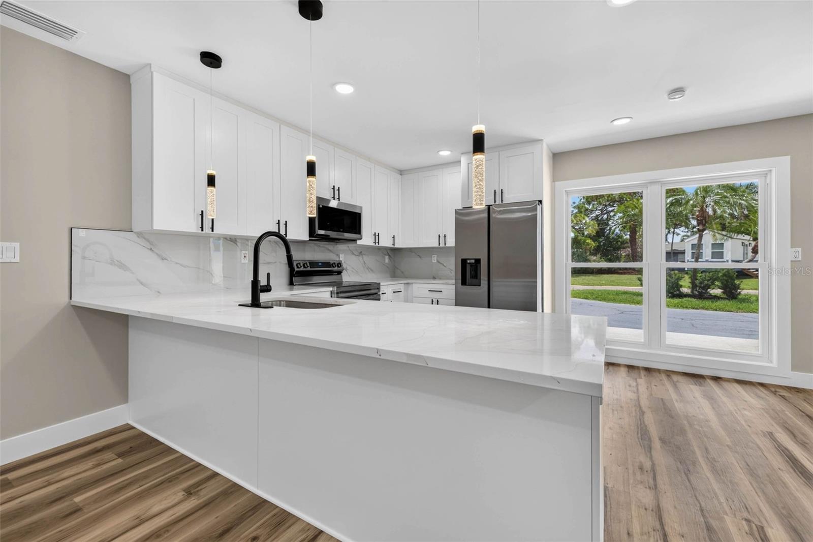 1524 CARSON CIR NE — photo 12
