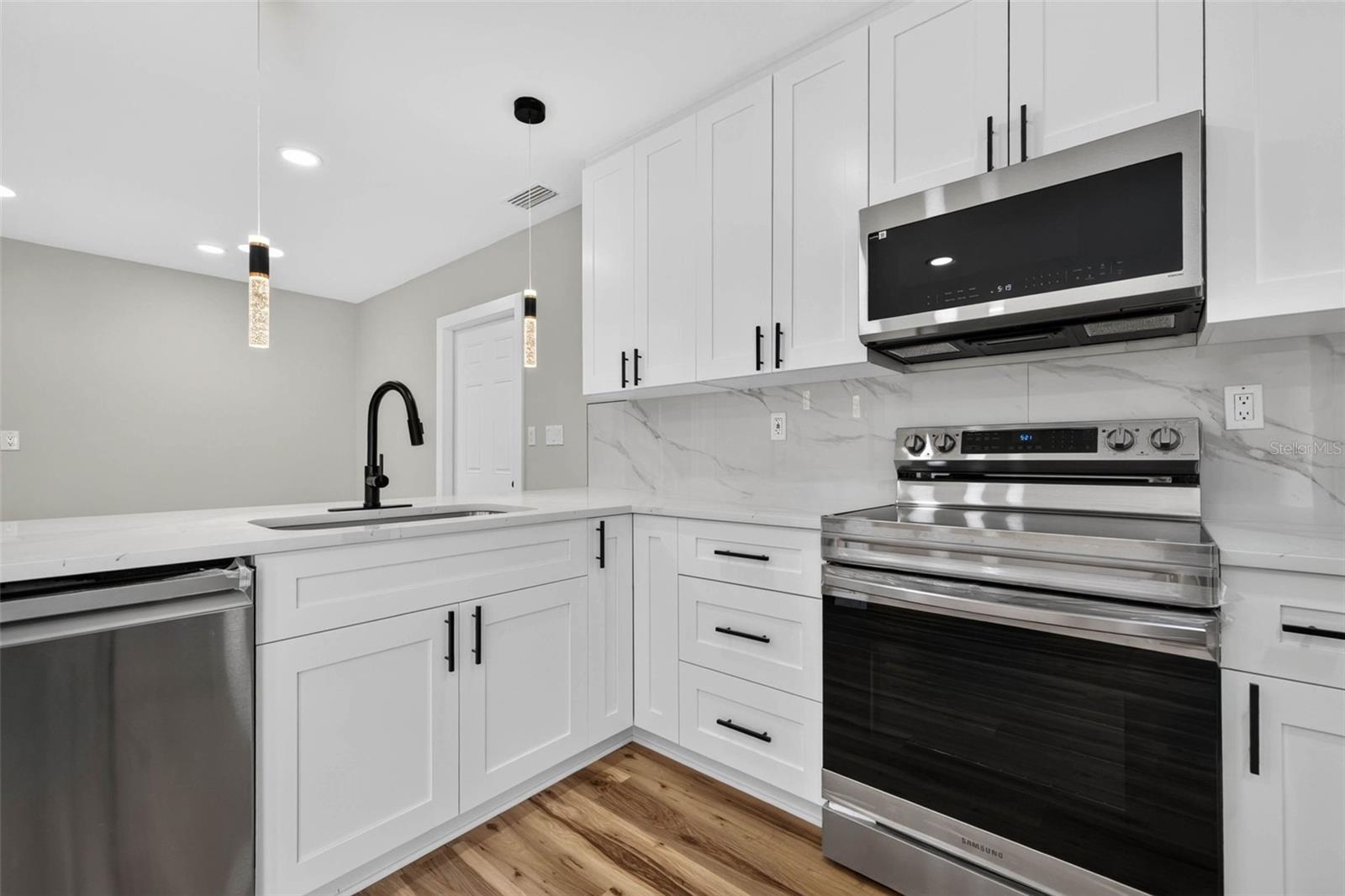 1524 CARSON CIR NE — photo 9